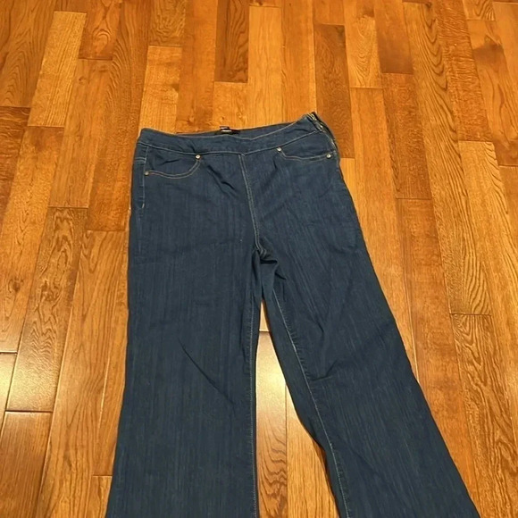 FOREVER 21 High Waisted, Flared, Dark Blue Wash Sz 30 - Picture 6 of 15